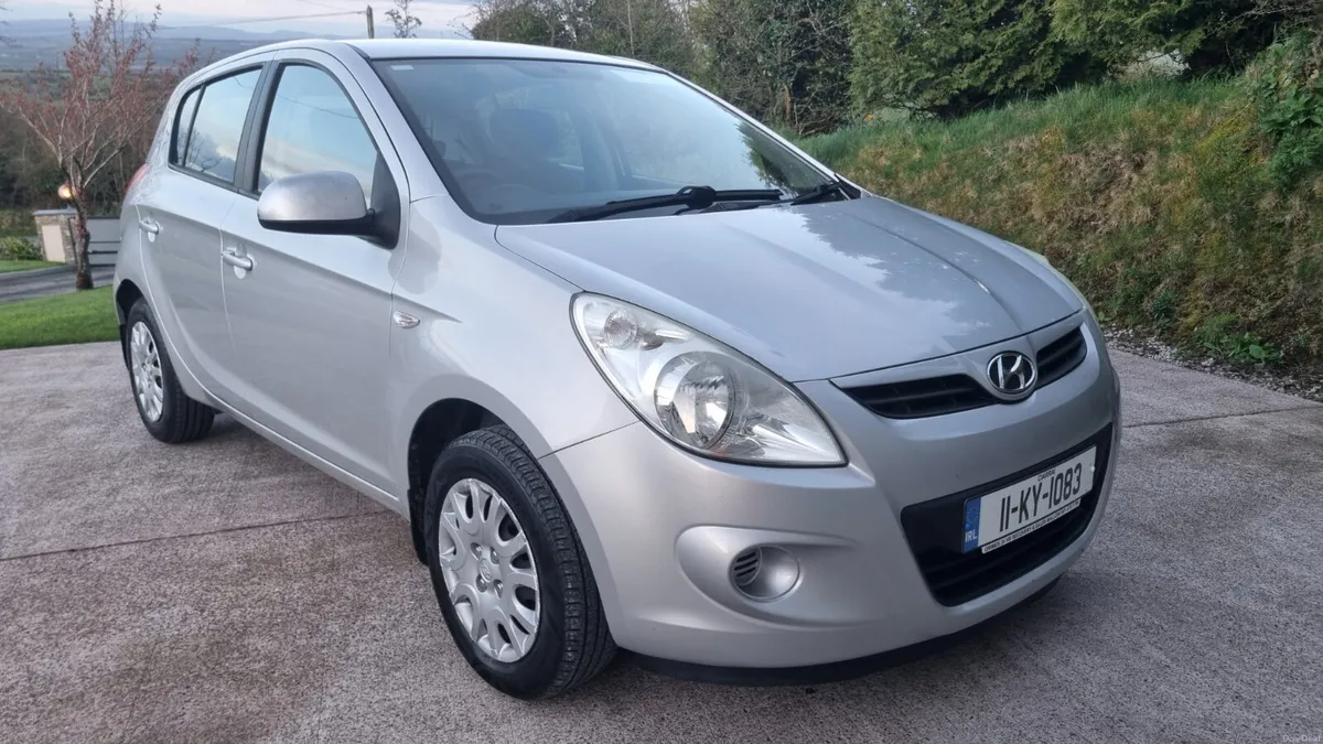 11 HYUNDAI I20 NCT 27/06/27 TAX €200 - Image 4