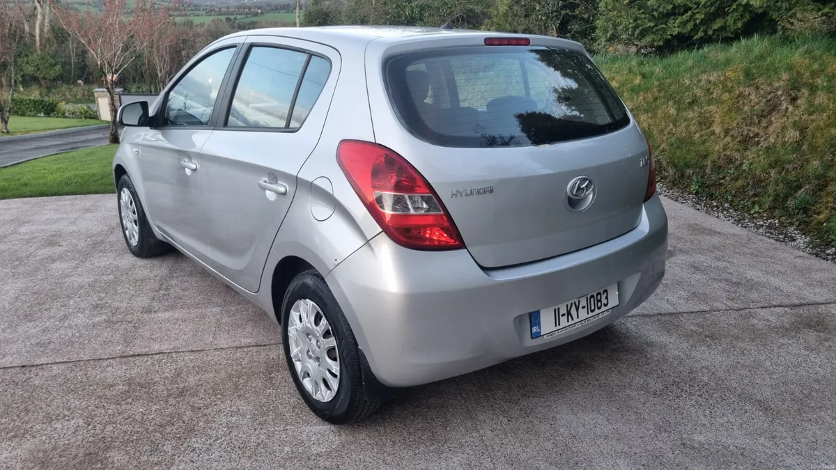 11 HYUNDAI I20 NCT 27/06/27 TAX €200 - Image 3