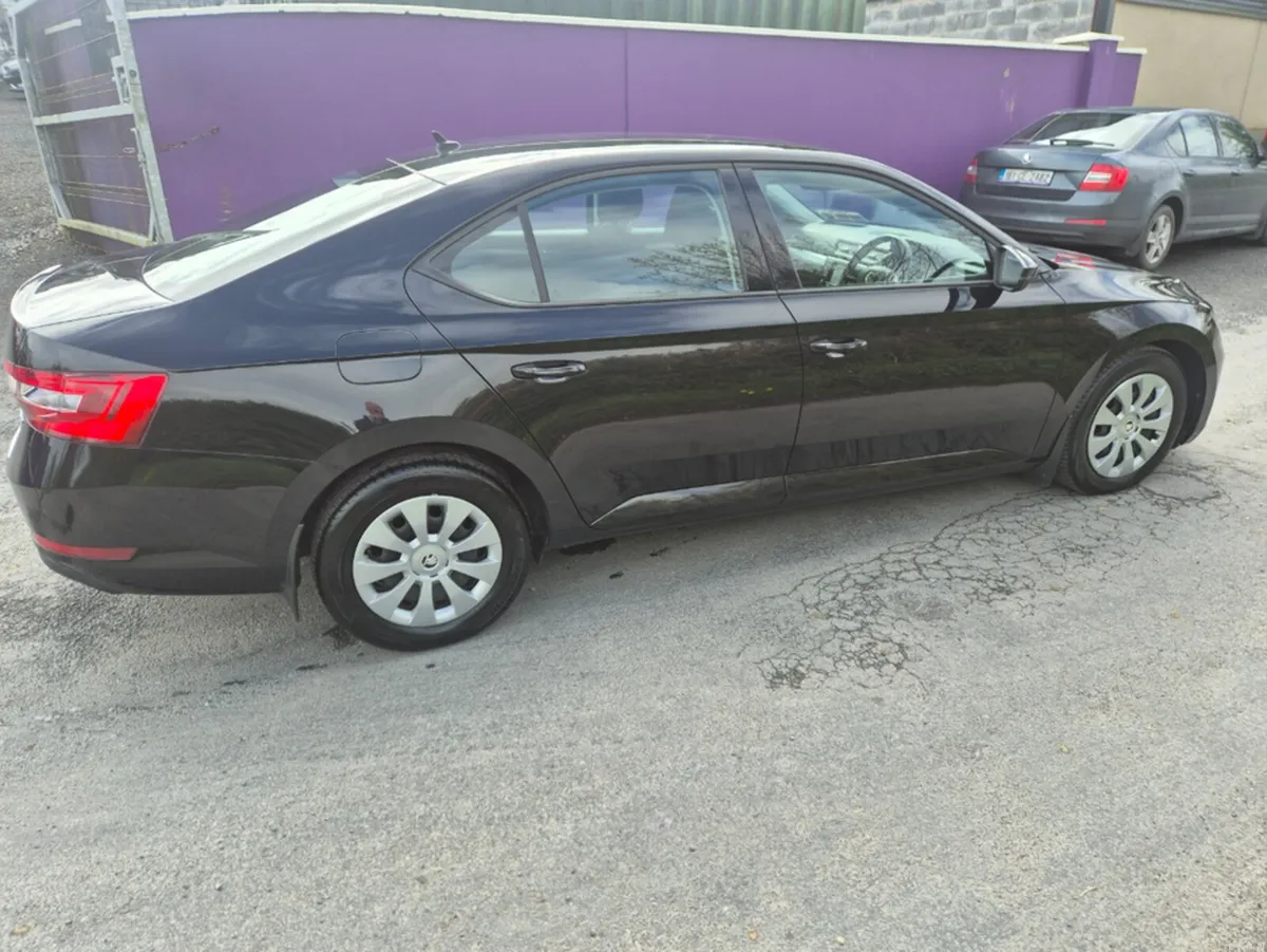 Skoda Superb ACTIVE 1.4 TSI 125BHP 4 4DR - Image 4