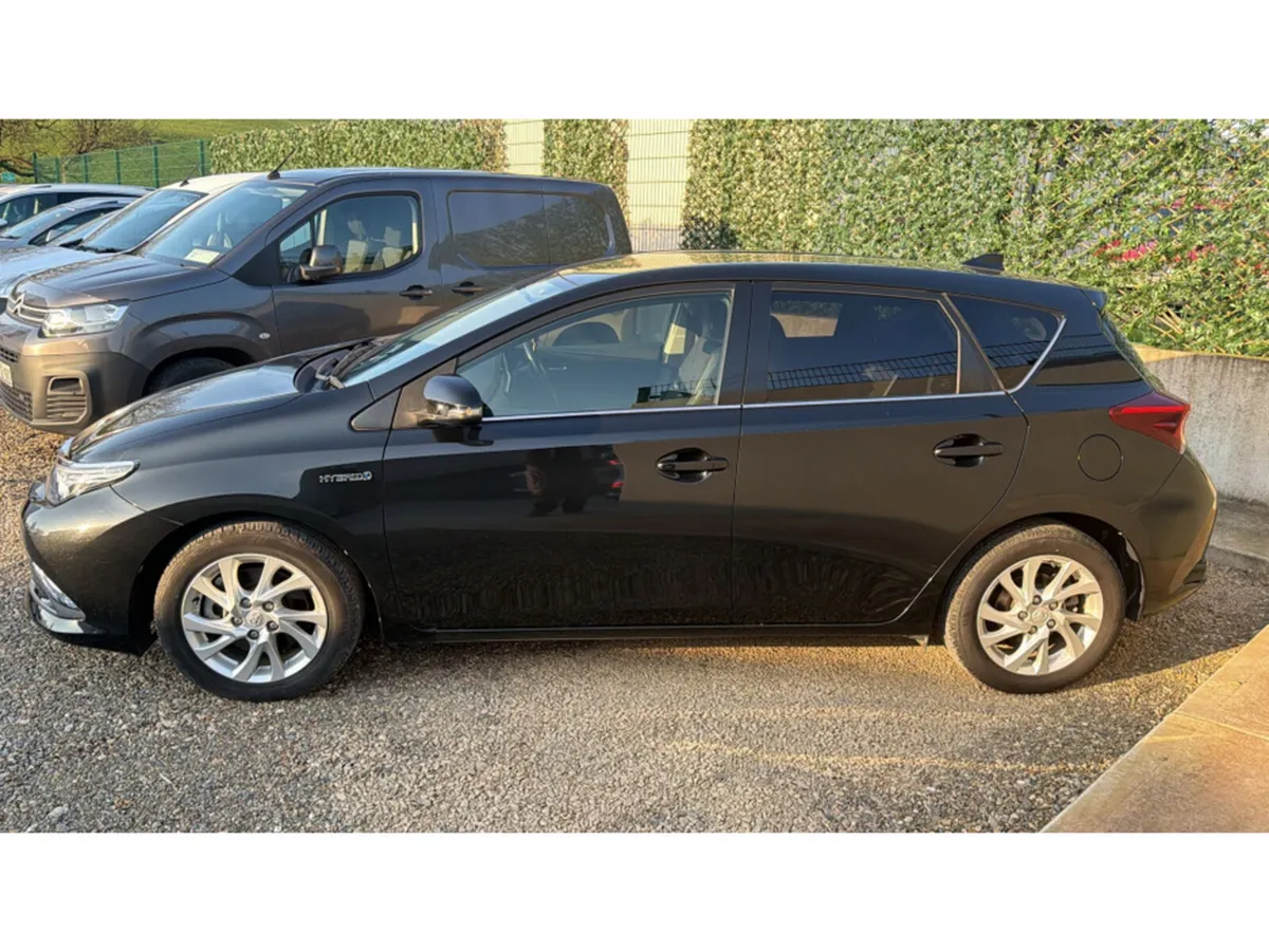 Toyota Auris 1.8 HYBRID ICON - Image 3