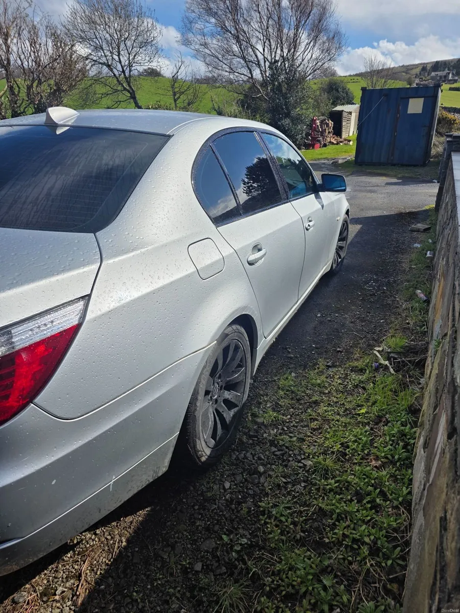 BMW 5-Series 2007 - Image 2