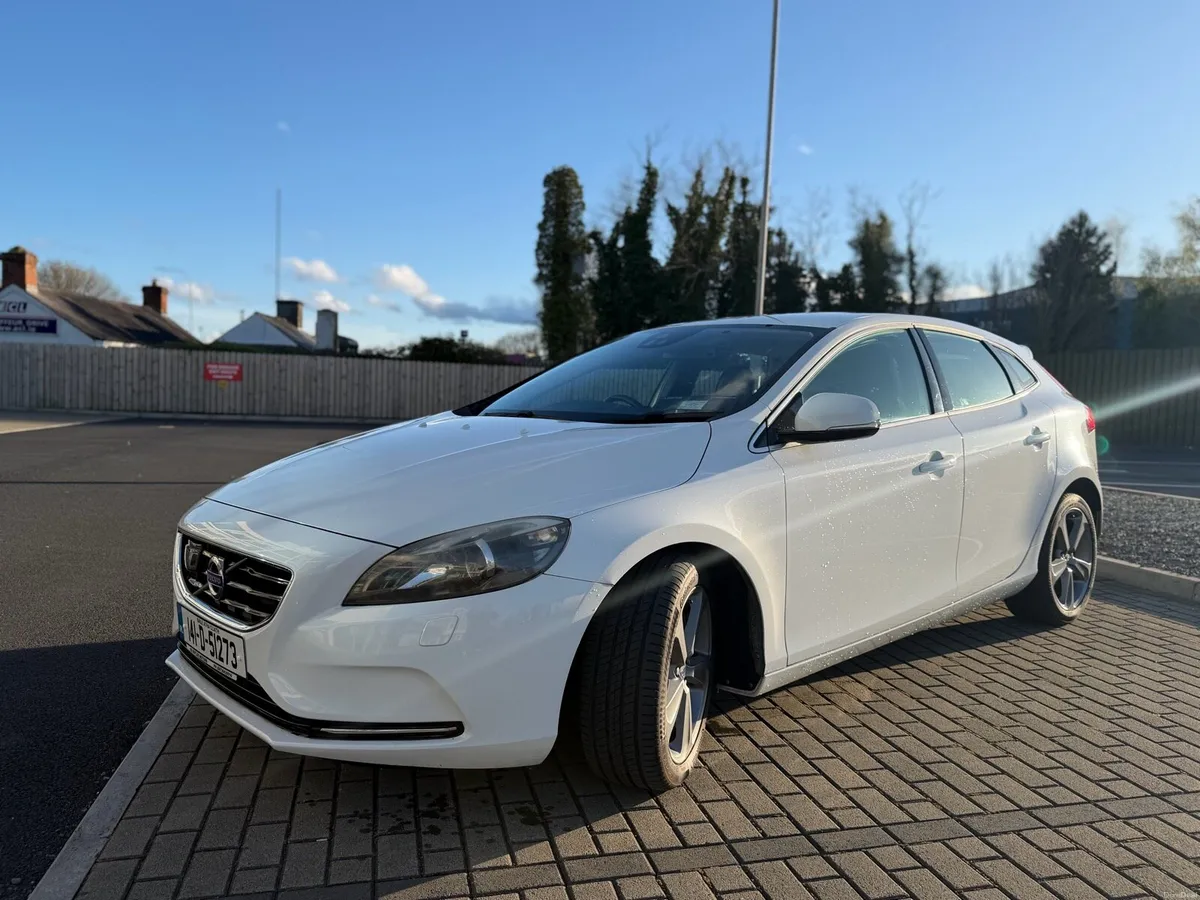 VOLVO XC40 - Image 2