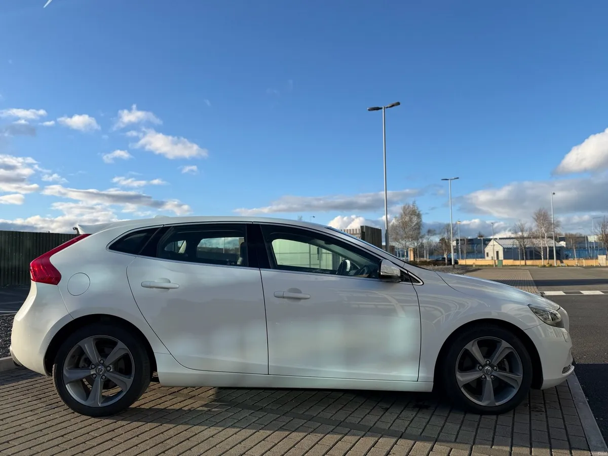 VOLVO XC40 - Image 4