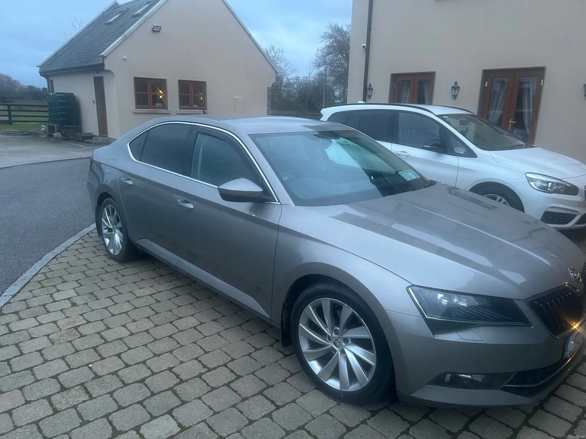 Skoda Superb 2017 - Image 2