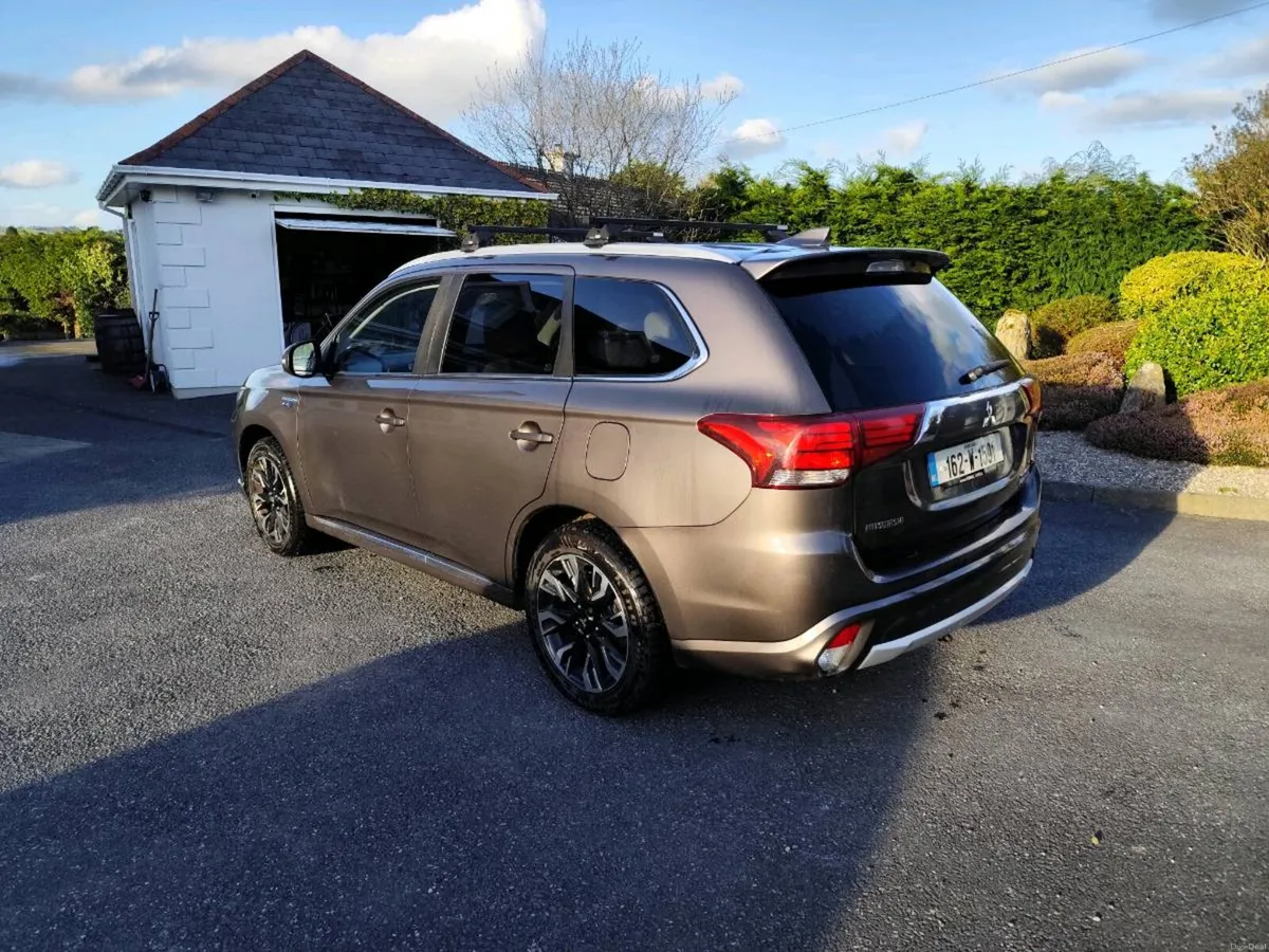 Mitsubishi Outlander GW5h Top Spec - Image 3