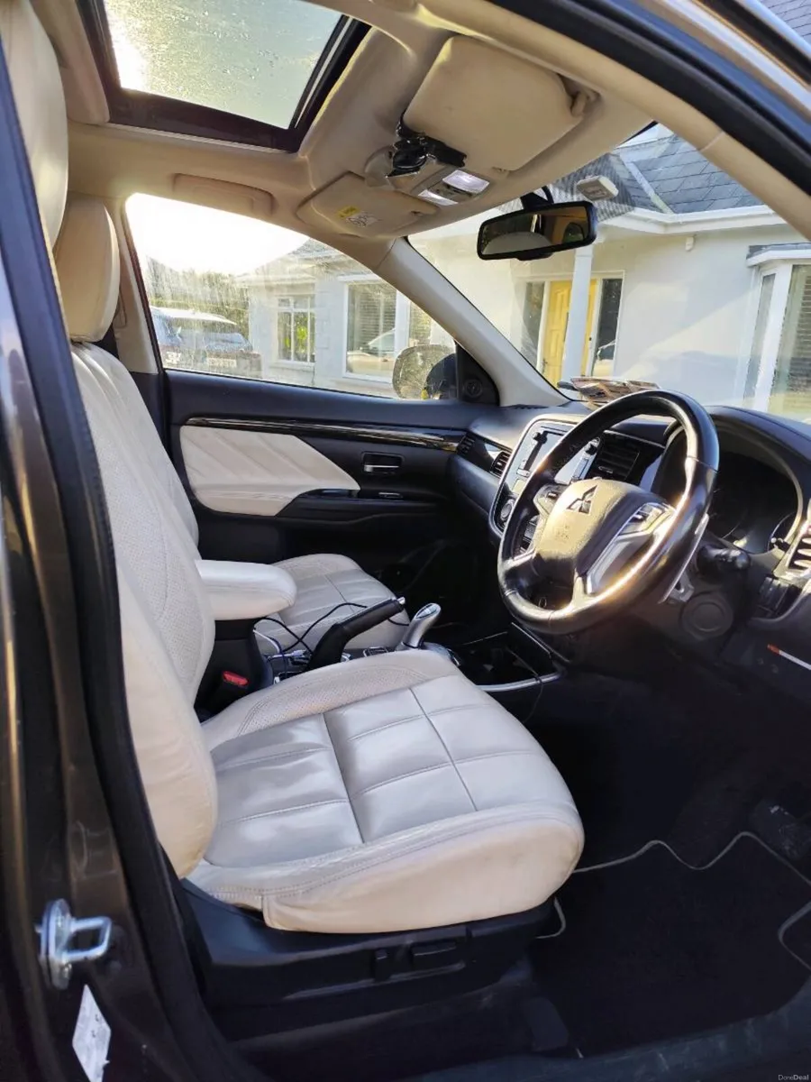 Mitsubishi Outlander GW5h Top Spec - Image 2