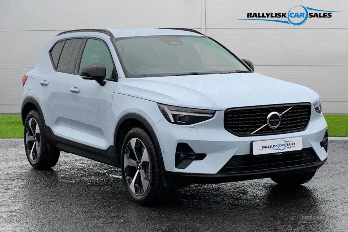 Volvo XC40 2.0 B4 197PS MHEV Plus Pro Dark Hybrid - Image 1