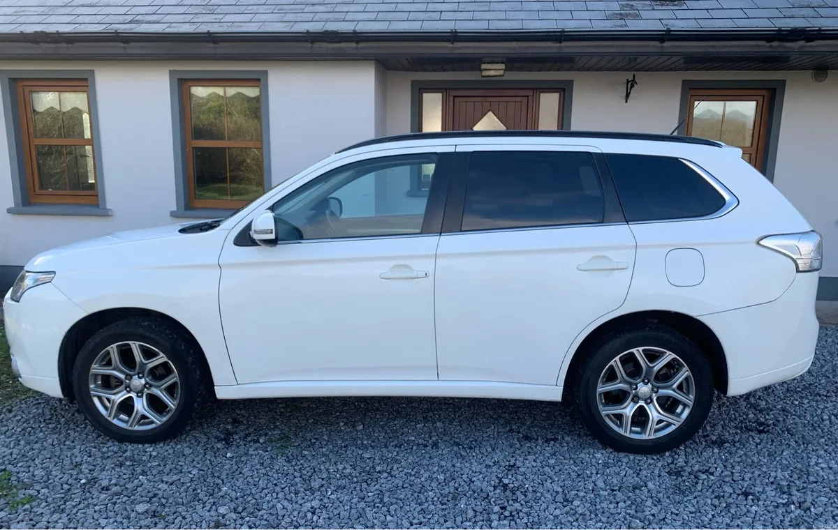 Mitsubishi Outlander - Image 1