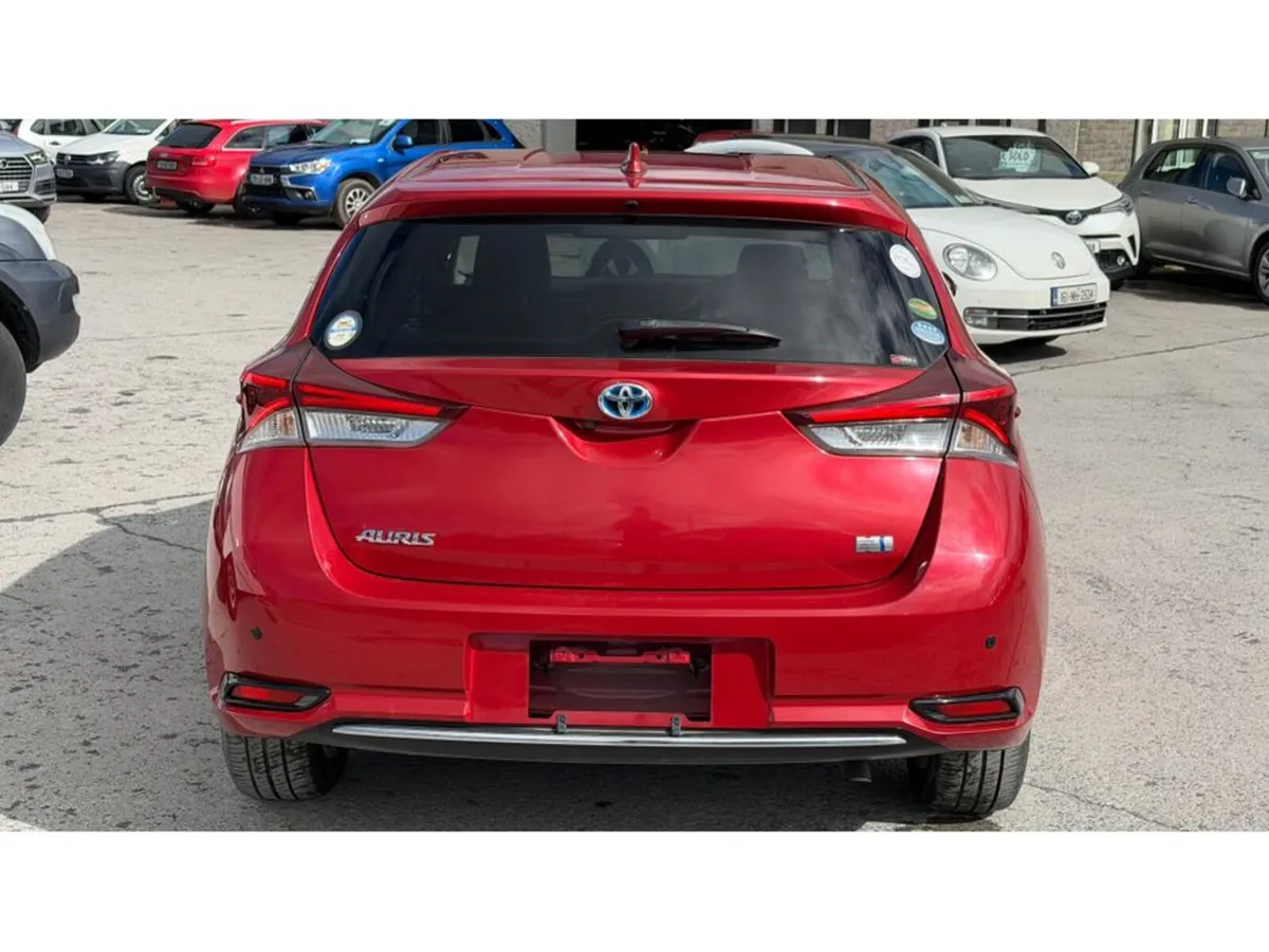 Toyota Auris Hybrid - Image 3