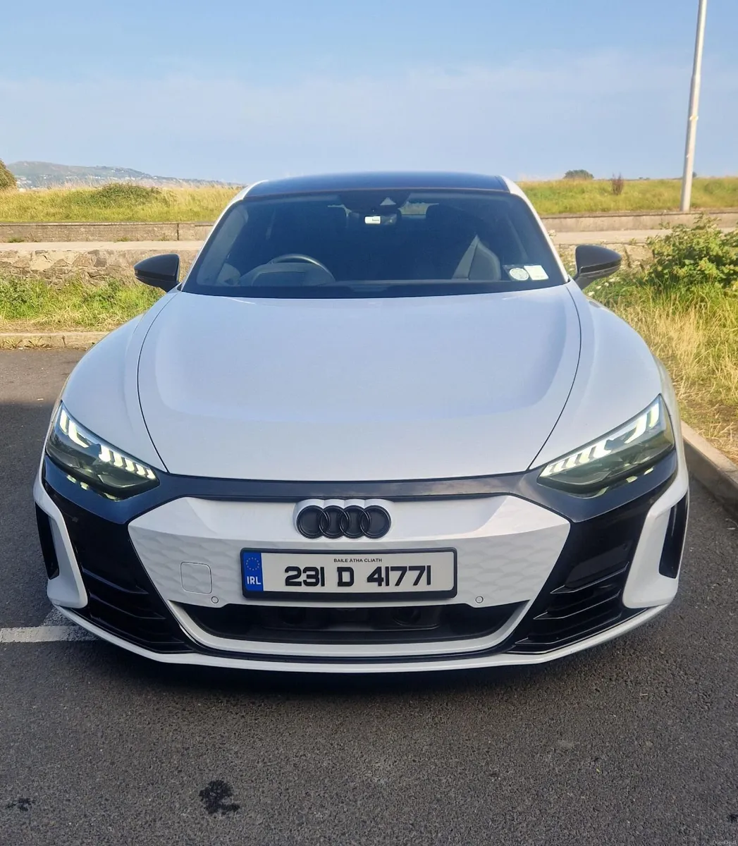 Audi E-tron GT *Black Edition 2023 - Image 2