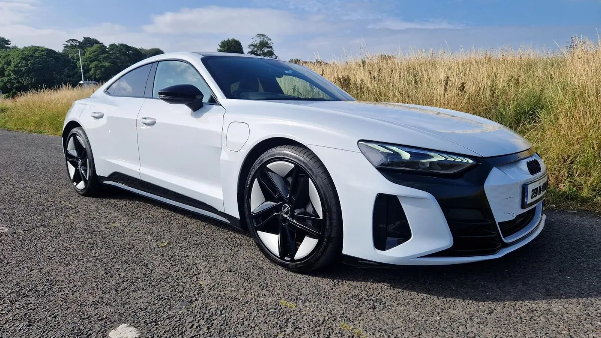 Audi E-tron GT *Black Edition 2023 - Image 1