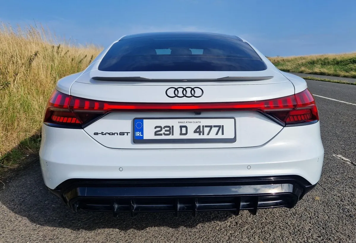 Audi E-tron GT *Black Edition 2023 - Image 3