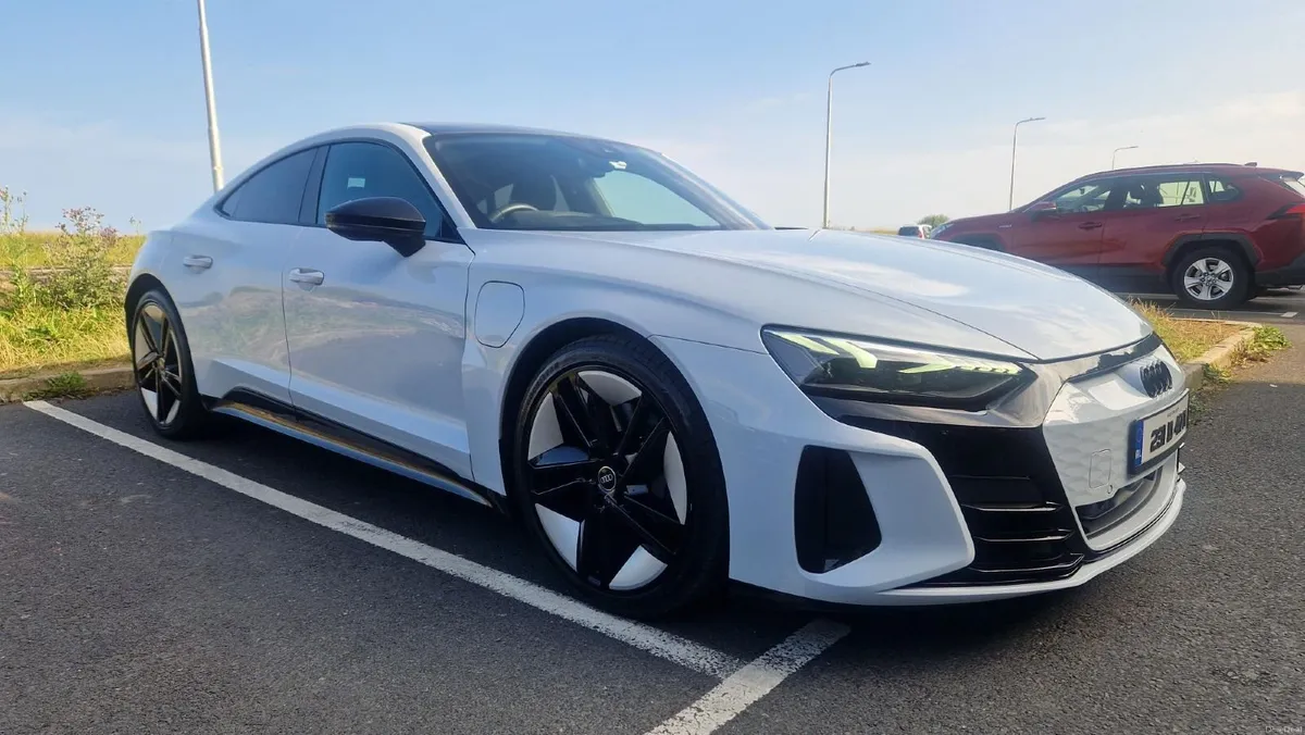 Audi E-tron GT *Black Edition 2023 - Image 4