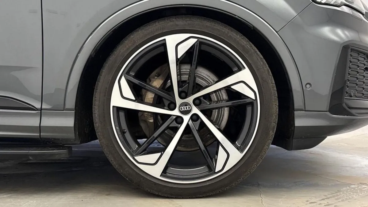 3.0 TDI V6 50 Black Edition SUV 5dr Diesel Tiptron - Image 4