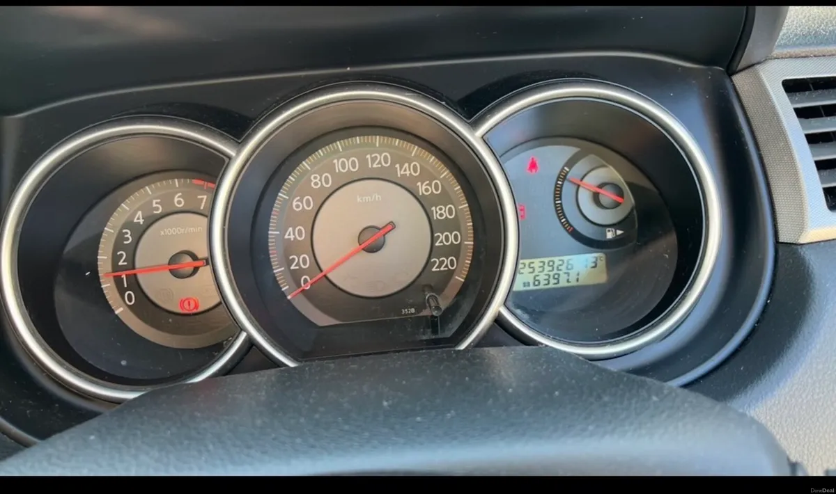 Nissan Tiida - Image 2