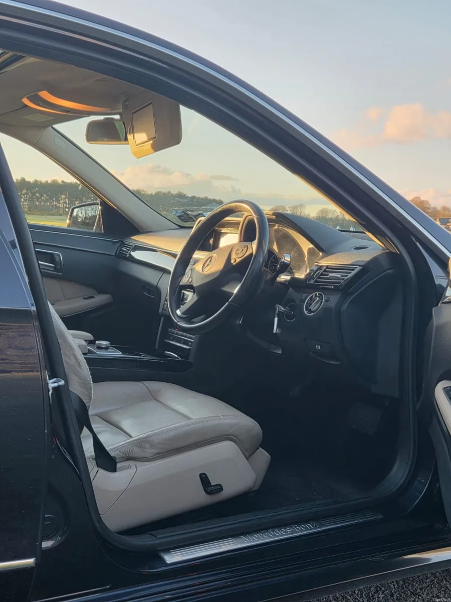 Automatic Mercedes E220 diesel NEW NCT 
145 000 mi - Image 3