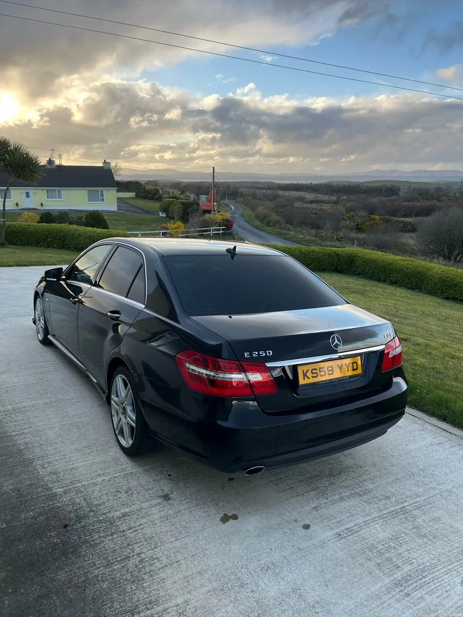 E250 Mercedes Benz - Image 2