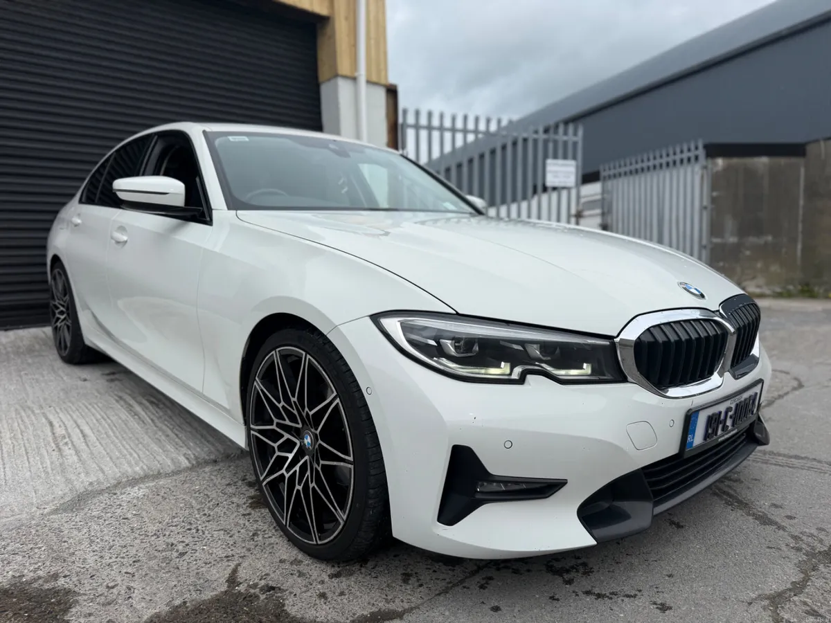 BMW 3-Series 2019 - Image 2