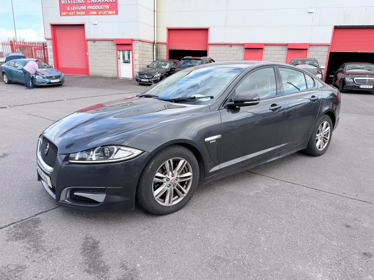 2014 Jaguar XF - Image 3