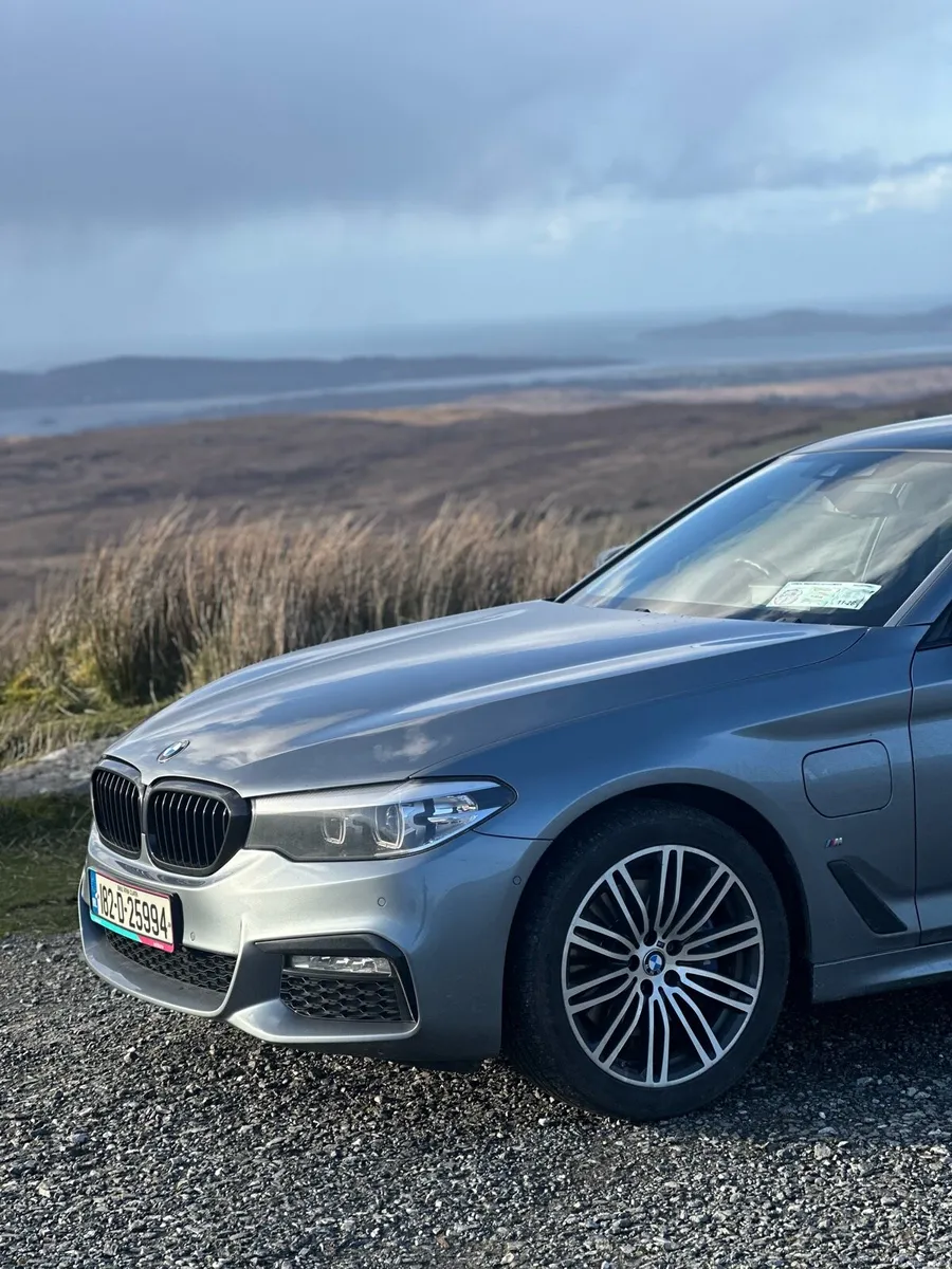 BMW G30 M-sport/ low km/ plug in hybrid. 2018(2) - Image 3