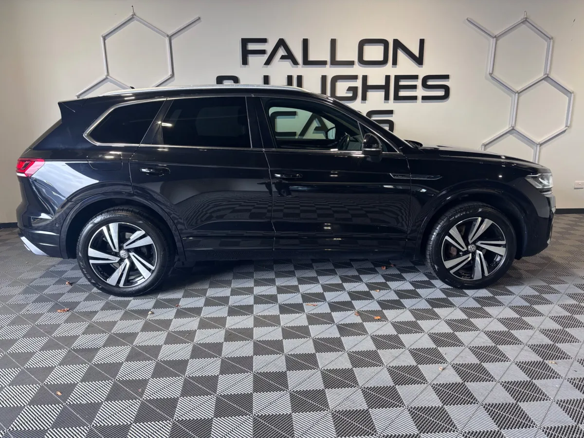VOLKSWAGEN TOUAREG V6 R LINE TECH TDI 5DR AUTO 3.0 - Image 4