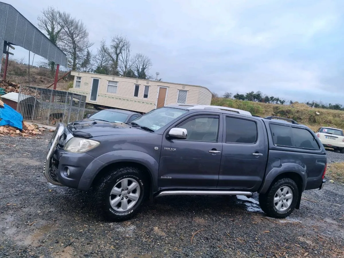 Toyota Hilux - Image 2