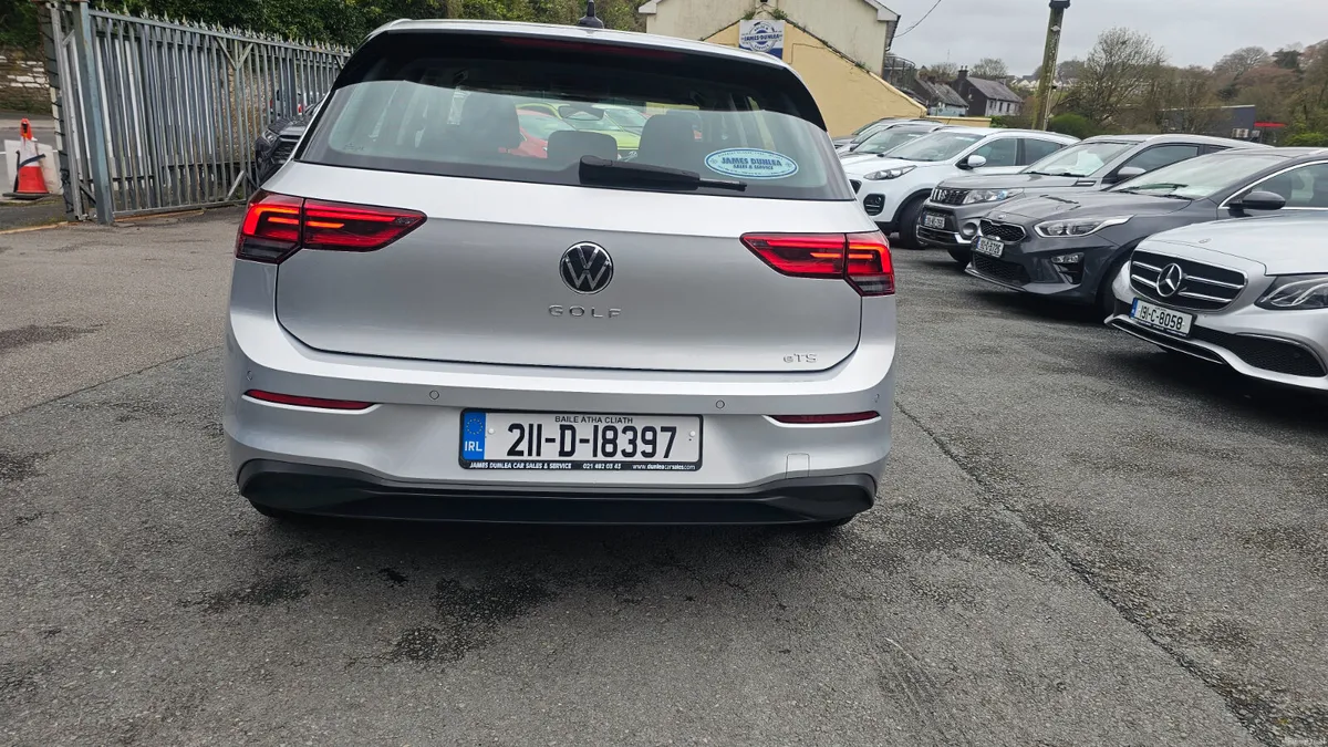 Volkswagen Golf 2021 1.0 eTSI 110HP  DSG MHEV - Image 4