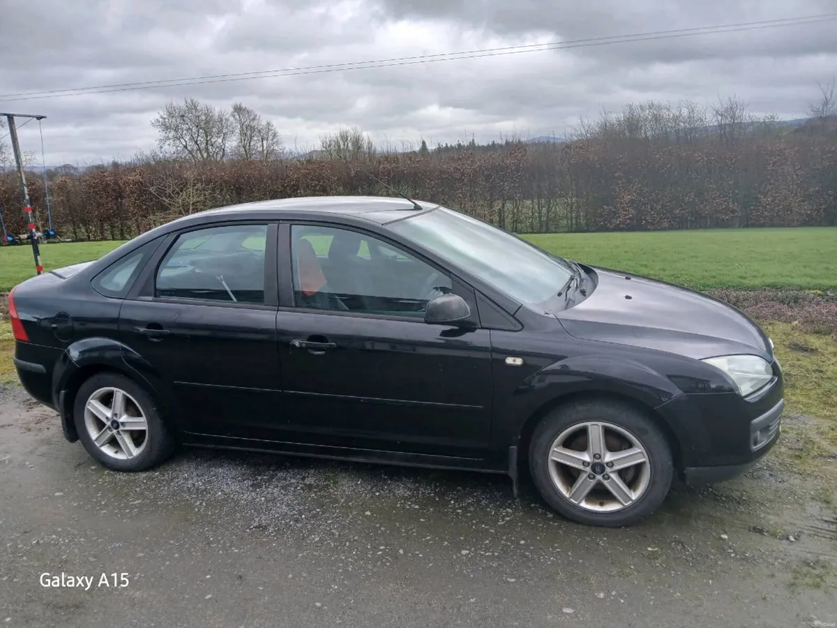 Ford focus 1.4 saloon - Image 2