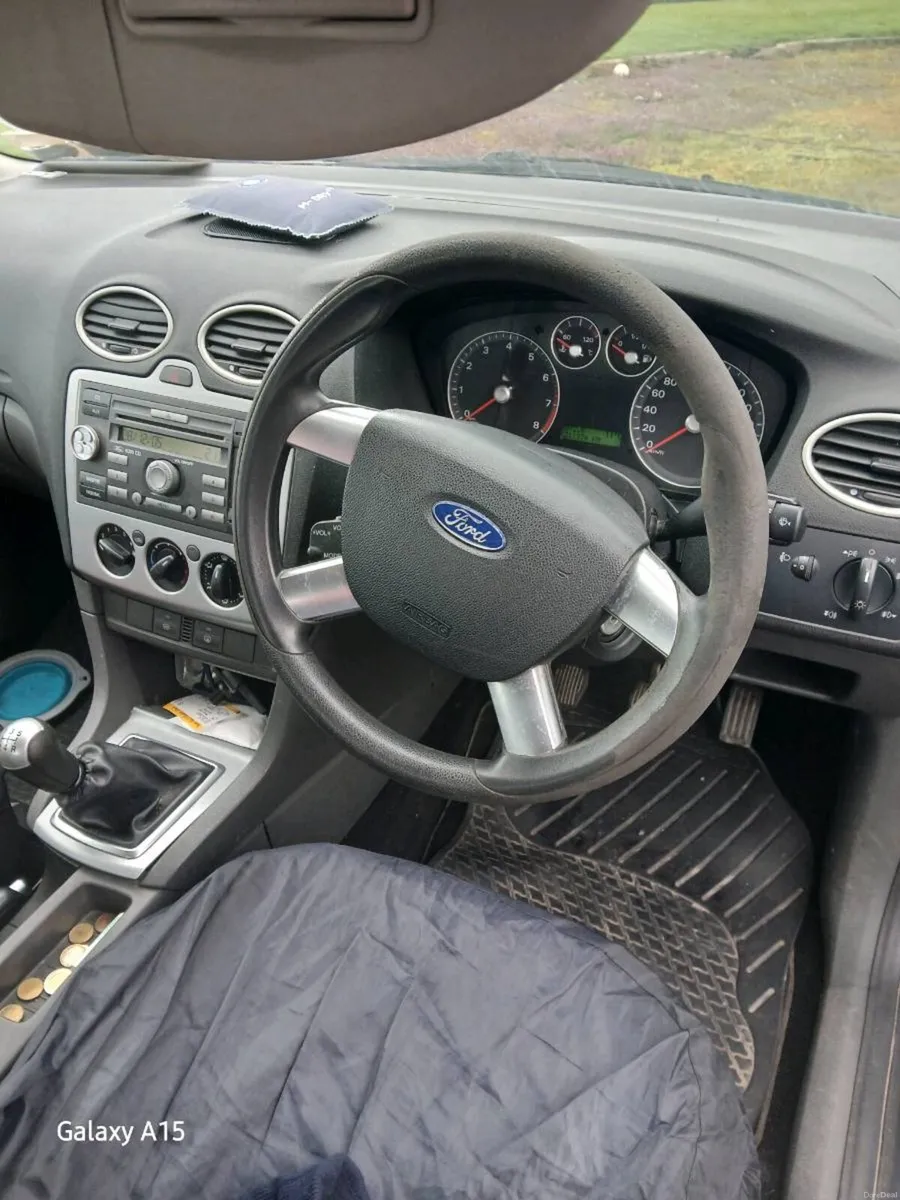 Ford focus 1.4 saloon - Image 4