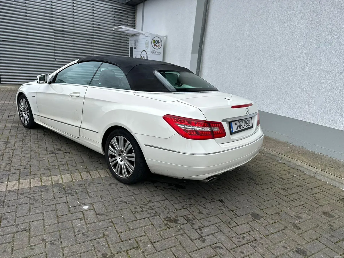 Mercedes E-Class 2011 automatic - Image 4