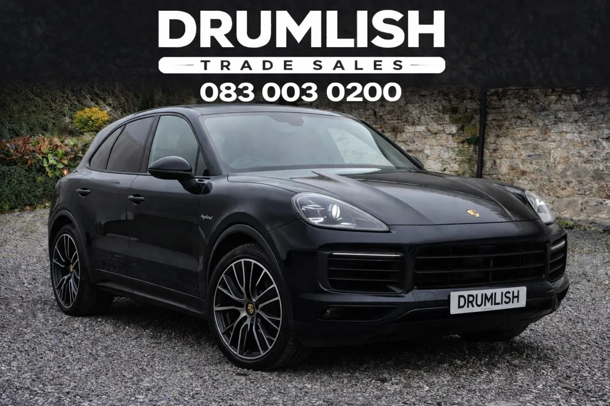 2022 Porsche Cayenne 3.0 V6 Hybrid Platinum - Image 1