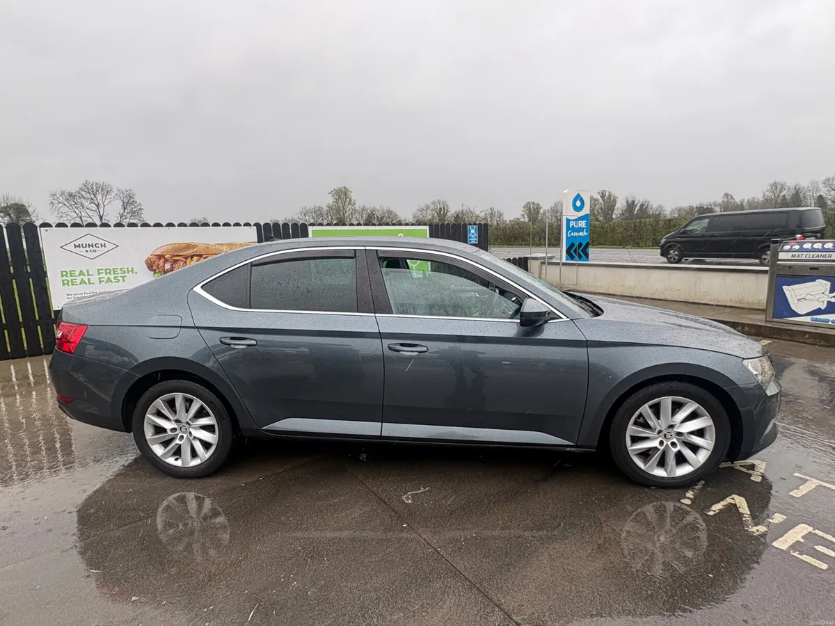 Skoda Superb 2017 , 1.6 diesel , 6 speed manual - Image 2
