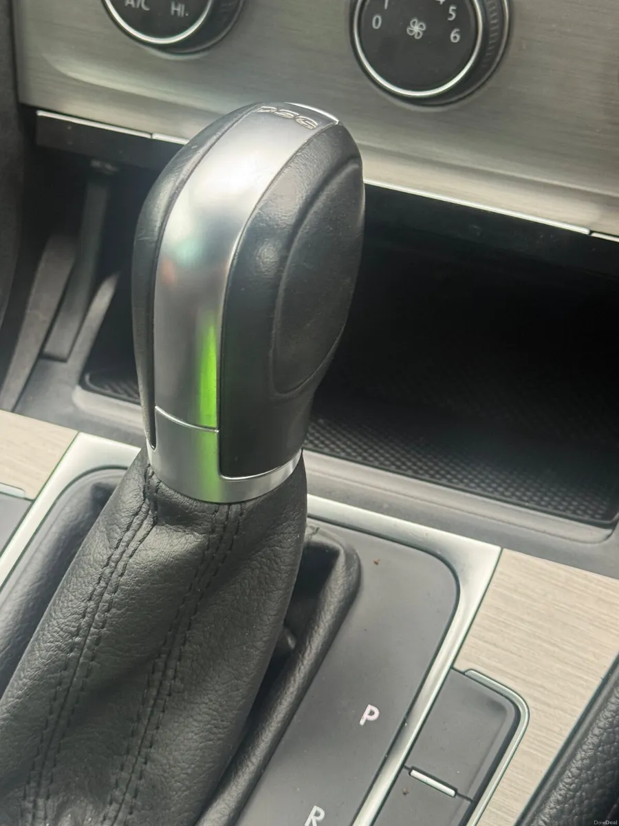 Volkswagen Golf 2014 automatic estate - Image 3