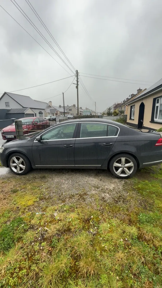 2011 Volkswagen Passat - Image 3