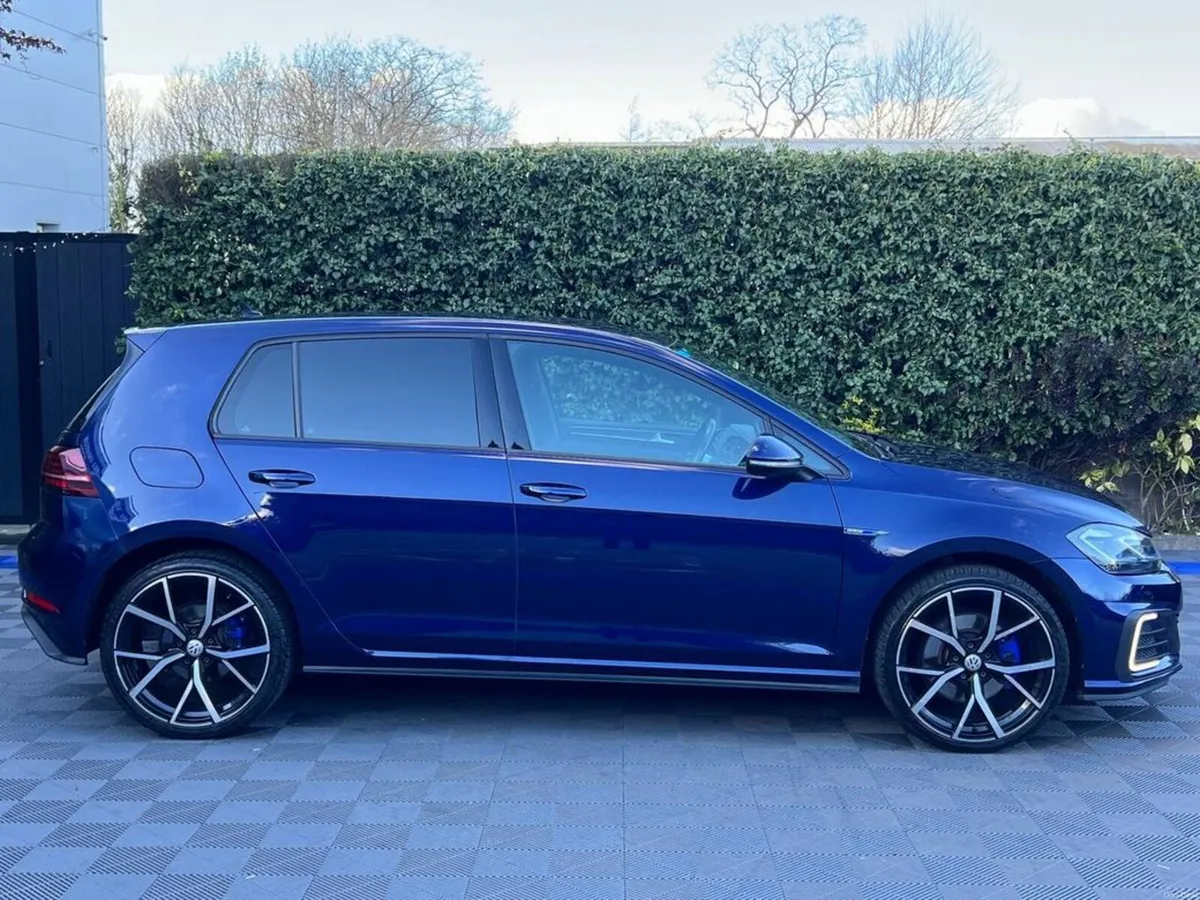 Volkswagen Golf GTE 1.4 HYBRID // 200 BHP // APPLE - Image 2
