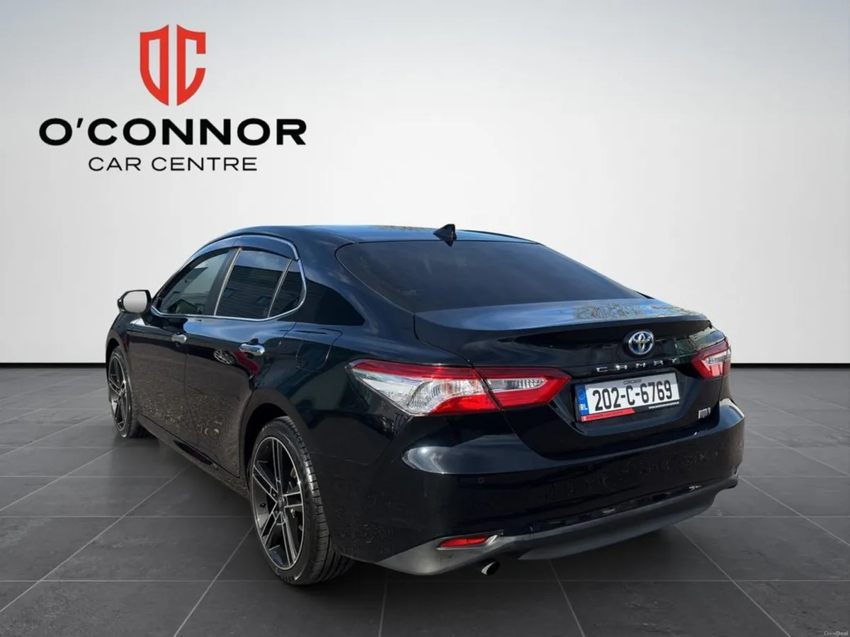 Toyota Camry XSE HYBRID 2.5 AUTO - Looks sharp, si - Image 4