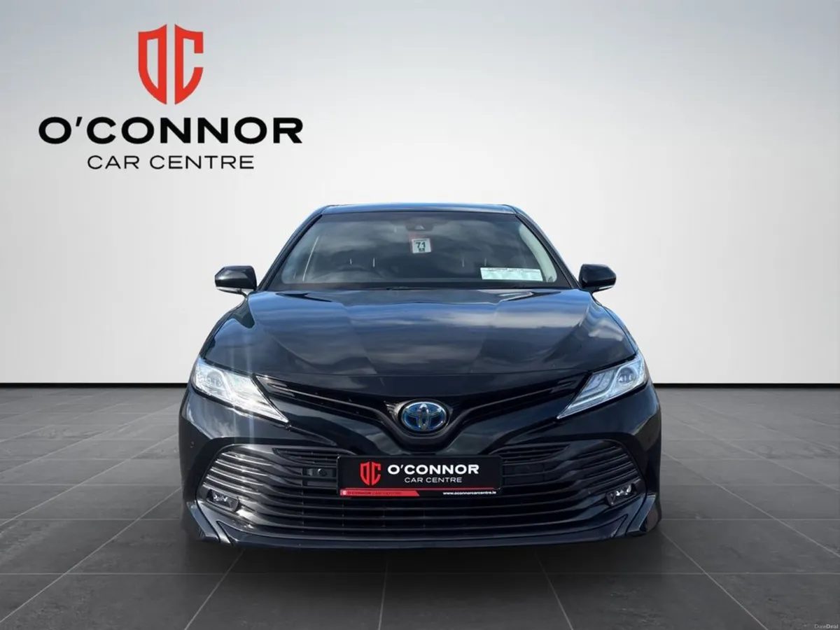 Toyota Camry XSE HYBRID 2.5 AUTO - Looks sharp, si - Image 2