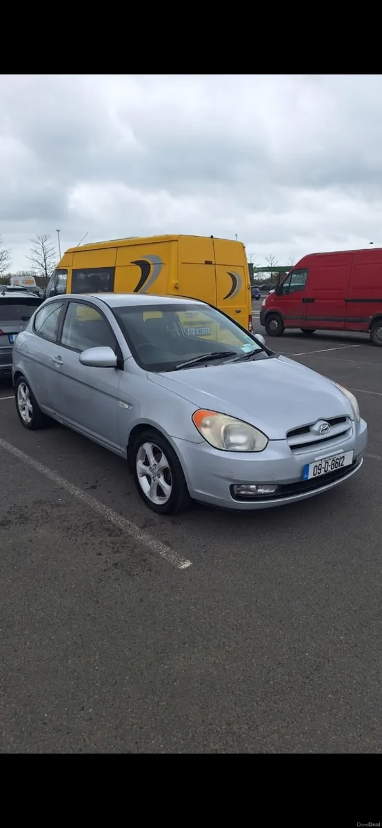 Hyundai Accent 2009 - Image 2