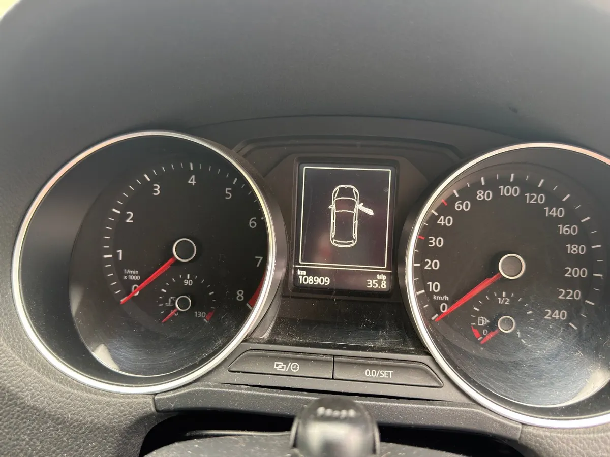 Volkswagen Polo 2016 - HIGHLINE - TOP SPEC - Image 4