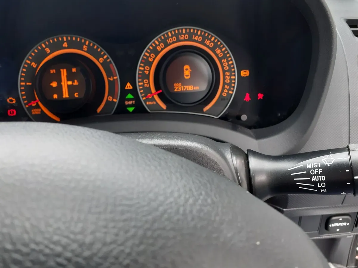 Toyota Auris 2008 - Image 2