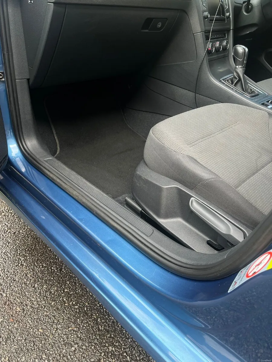 Automatic Volkswagen Golf 2013 - Image 4