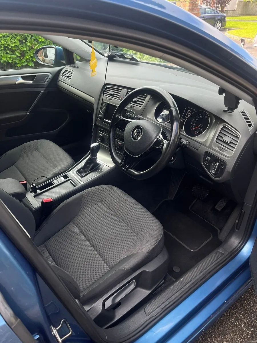 Automatic Volkswagen Golf 2013 - Image 2