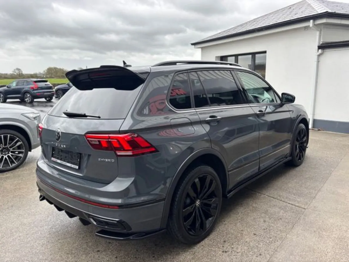 Volkswagen Tiguan BLACK EDITION TSI DSG - Image 4