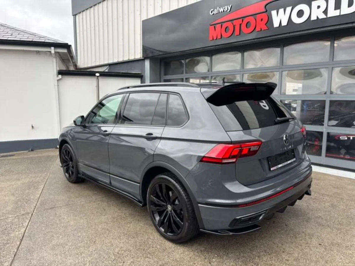 Volkswagen Tiguan BLACK EDITION TSI DSG - Image 2