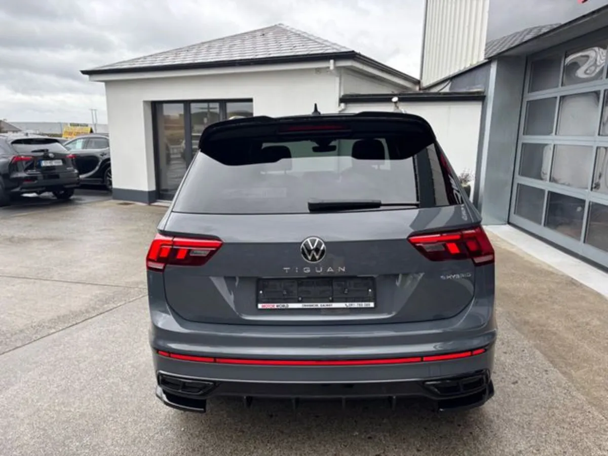 Volkswagen Tiguan BLACK EDITION TSI DSG - Image 3