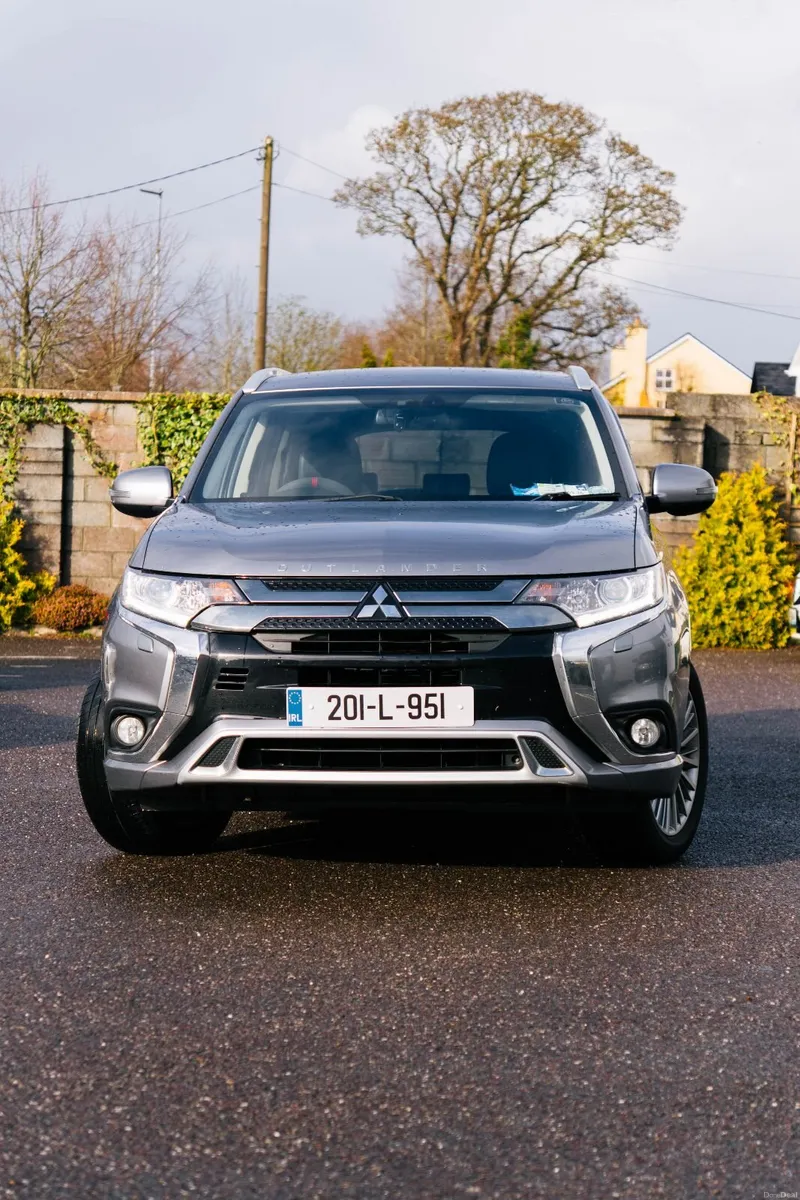 Mitsubishi Outlander PHEV - Image 1