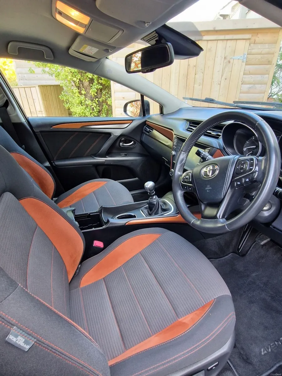 Toyota Avensis  2.0D Luna 2016 - Image 1