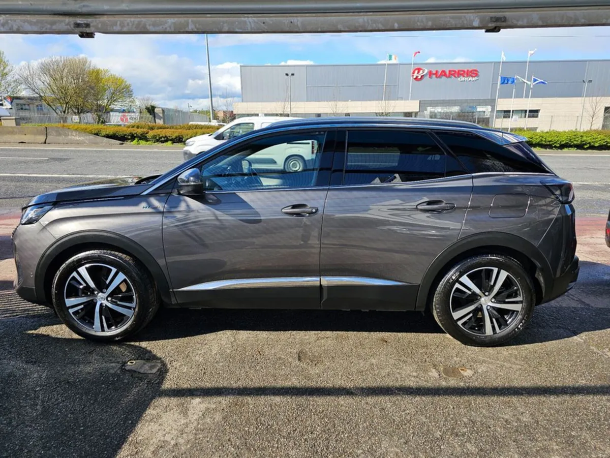Peugeot 3008 1.6 PLUG IN HYBRID, GT SPEC LOW MILEA - Image 3