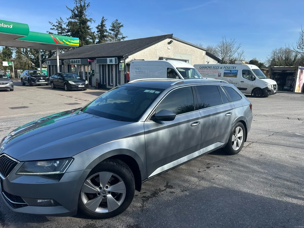 Skoda Superb 2.0 TDI Estate - Image 2