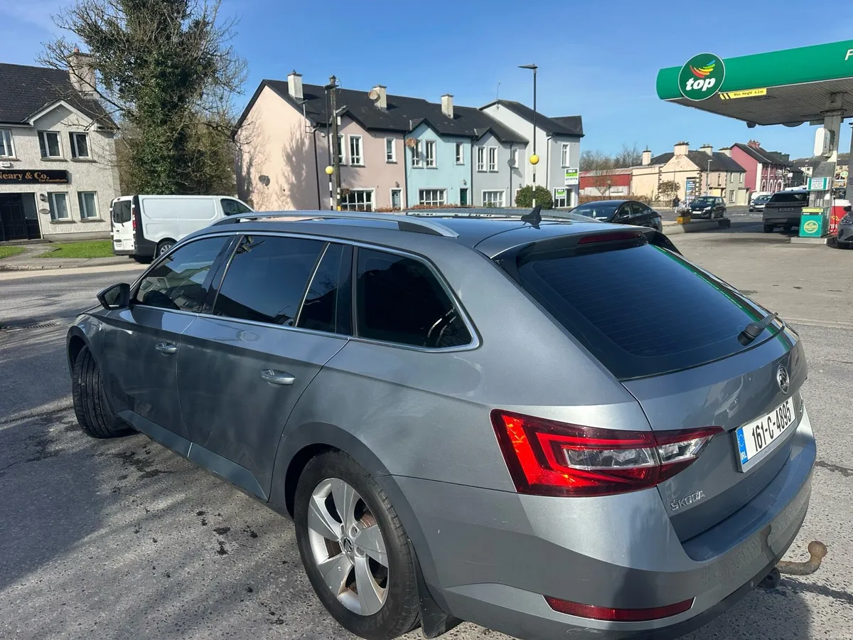 Skoda Superb 2.0 TDI Estate - Image 4